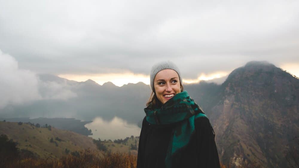 This portrait was shot with plenty of diffuse light. The clouds create natural diffusion and give the light a soft and delicate feeling. There are no aggressive shadows and the detail is muted. | photo from unsplash